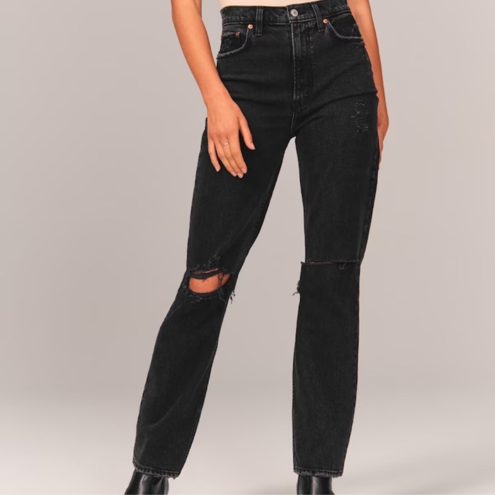 NWOT Black Distressed Abercrombie Ultra High Rise Ankle Straight Jean 26